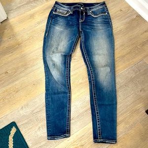 Distressed skinny jeans